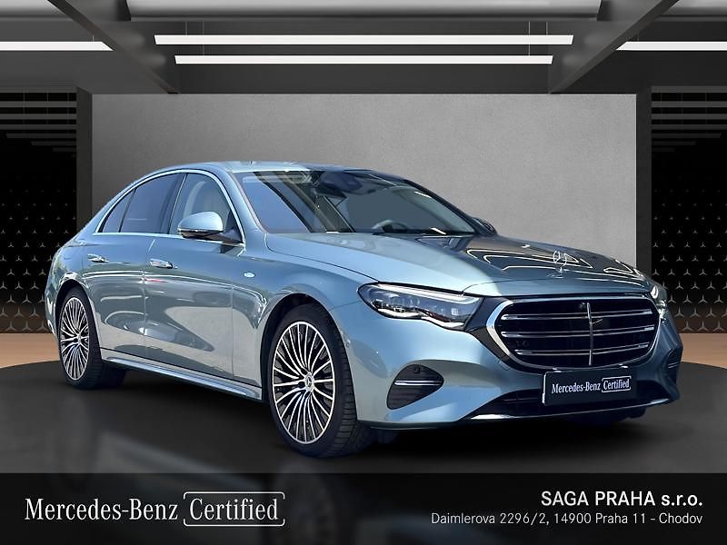 Mercedes-Benz Třídy E 300 de 4MATIC s hybridní techn - fotka 8 z 22