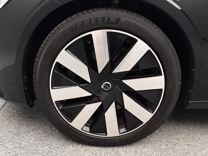 Volvo V90 B4 PLUS DARK AUT  - fotka 47 z 47