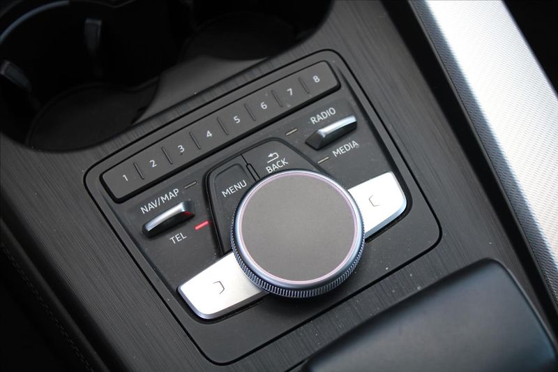 Audi A4 2,0 TDI  AUTOMAT,4x4,VIRTUAL - fotka 20 z 41