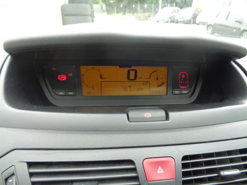 Citroën C4 Picasso 1,7 i 16V - fotka 9 z 15