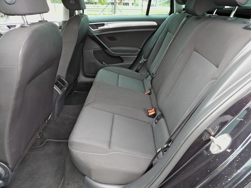 Volkswagen Golf 1.6TDI 85kW DSG Navi PDC - fotka 22 z 29