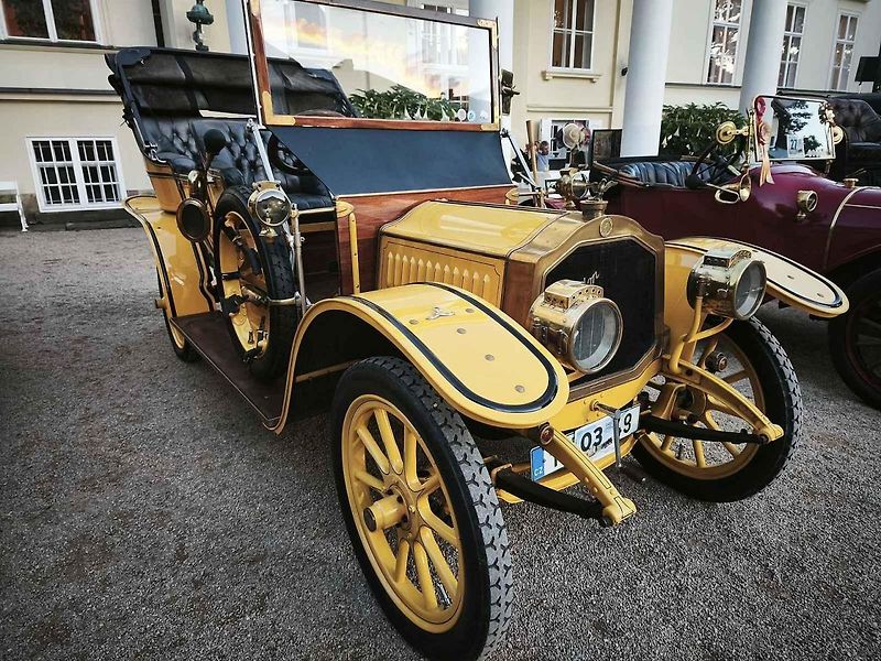Jako v knize Dědeček automobil si připadali návštěvníci Nového zámku v Kostelci nad Orlicí