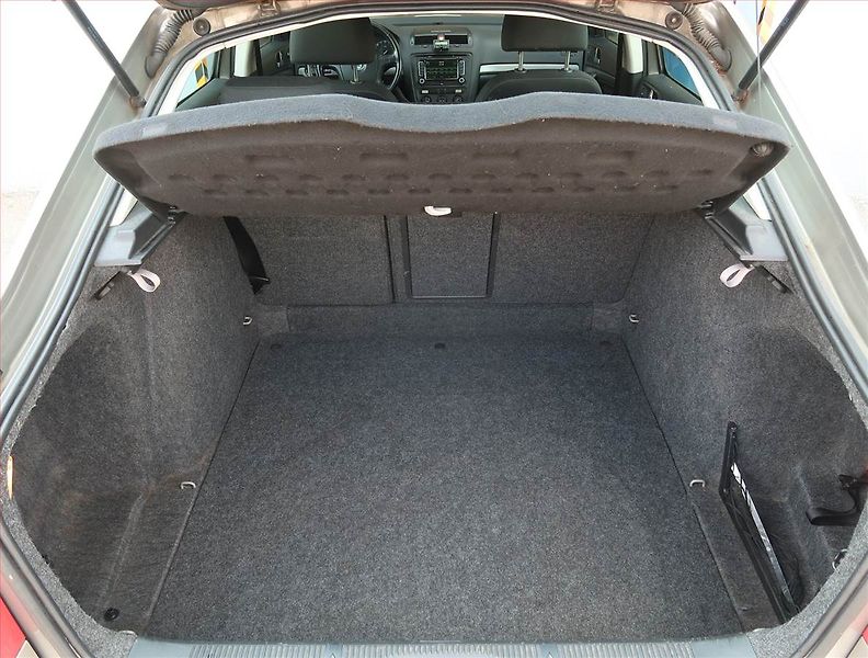 Škoda Octavia (2008) 1.9 TDI, po STK, dobrý stav - fotka 14 z 16