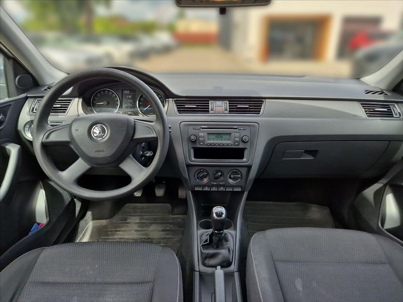 Škoda Rapid 1,6 TDi - fotka 8 z 14