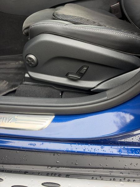 Mercedes-Benz GLC (2021) 300 de 4 matic - fotka 21 z 31