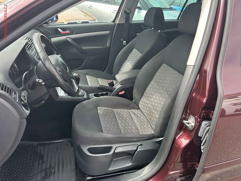 Škoda Octavia (2012) 1.6 TDi, 2.maj,ČR, servis - fotka 9 z 19