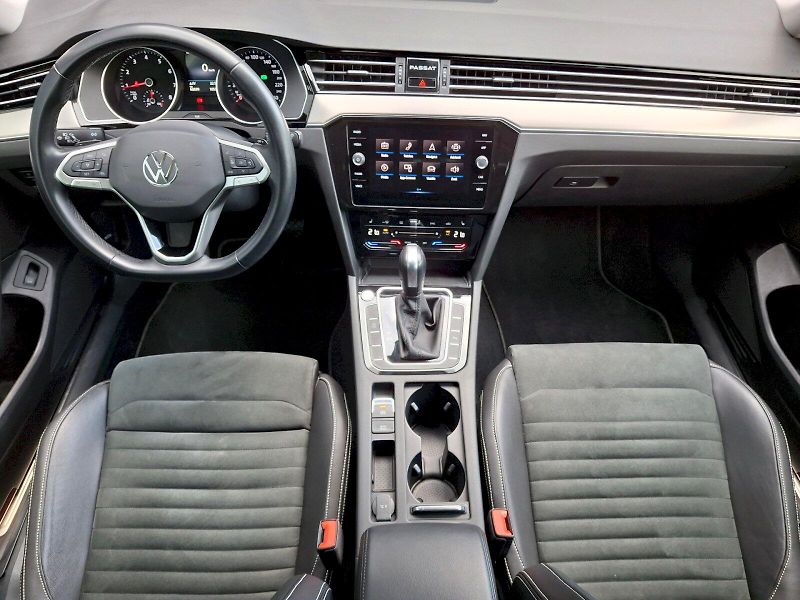 Volkswagen Passat (2023) Variant Elegance DSG 1,5TSi 11 - fotka 5 z 33