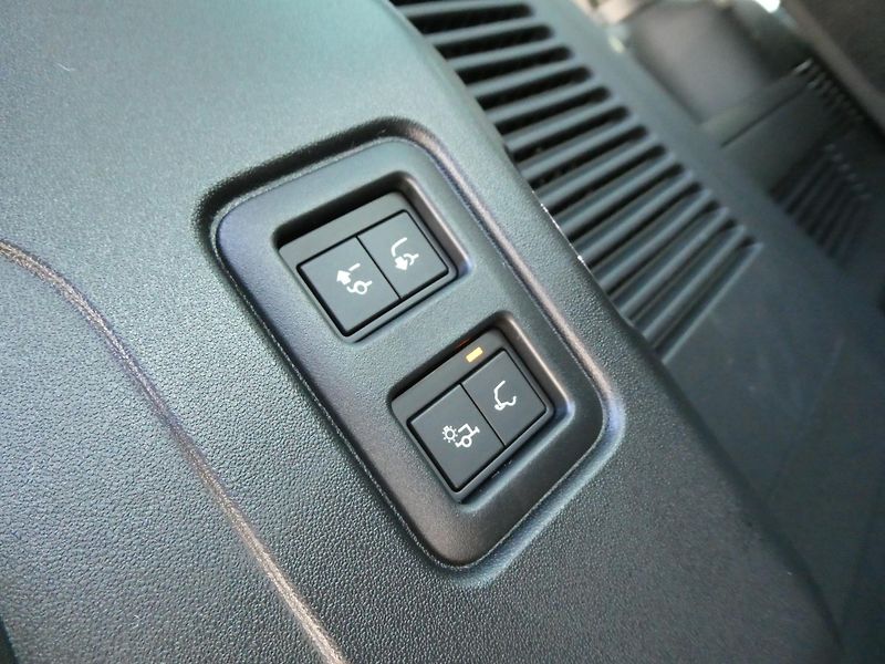 Land Rover Defender (2026) 130 3,0 X-Dynamic SE D350 - fotka 37 z 41