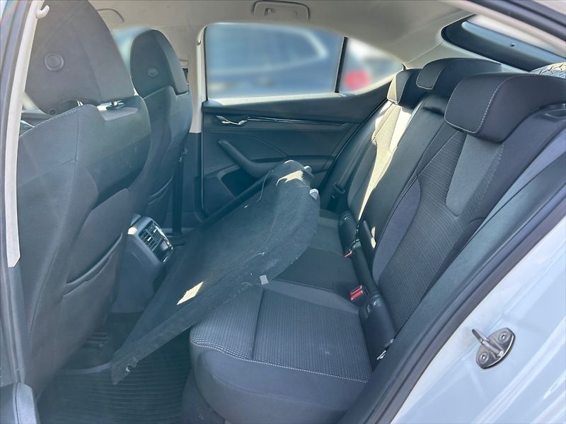 Škoda Octavia 1,5 TSI 110 Ambition - fotka 8 z 11