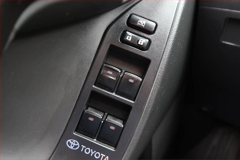 Toyota Verso (2010) 2.0 D-4D, 7 míst, nová STK - fotka 17 z 19