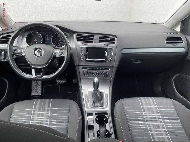Volkswagen Golf (2015) 1.6 TDi, Lounge, DSG, +kola - fotka 8 z 18
