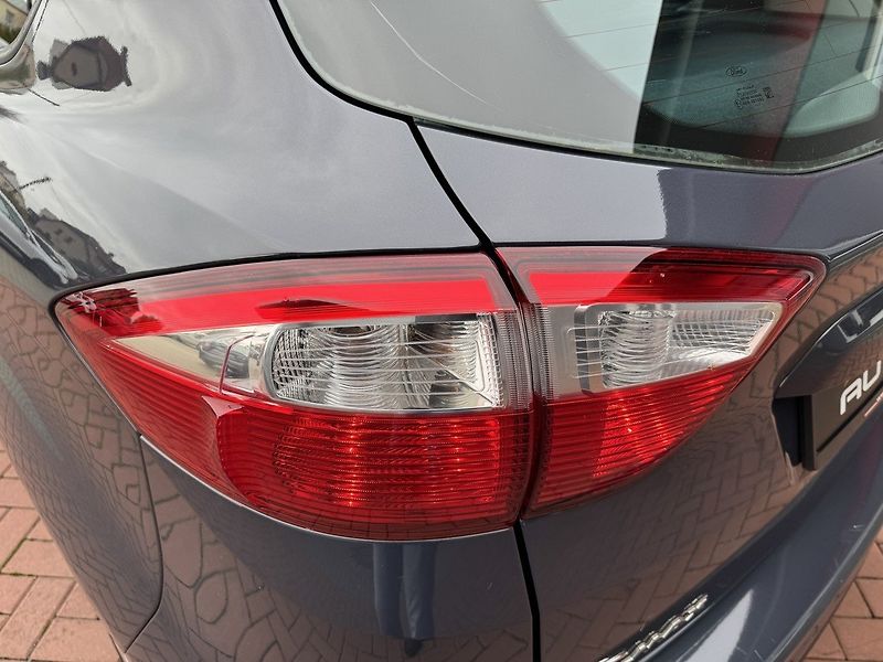 Ford C-MAX (2011) 1.6i Ti-VCT Klima Parkování - fotka 38 z 45