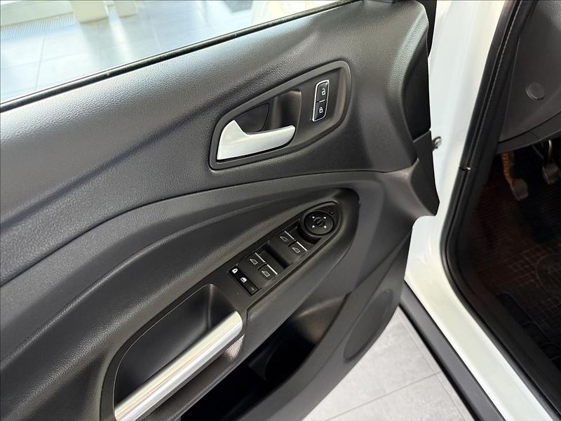 Ford Kuga 2,0   1.MAJ,4X4,SERVISKA,ČR,TA - fotka 9 z 23