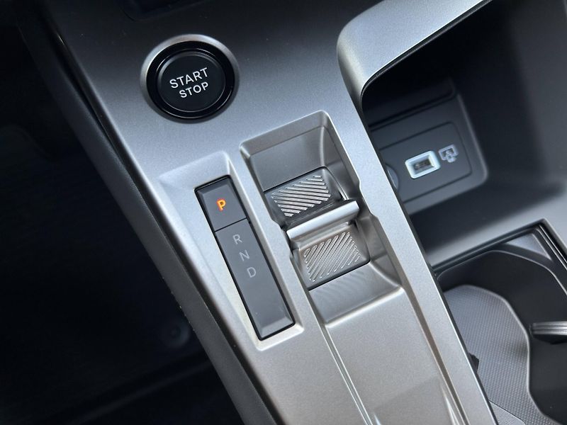Peugeot 308 (2026) GT Elektromotor 115 kW Baterie - fotka 10 z 28