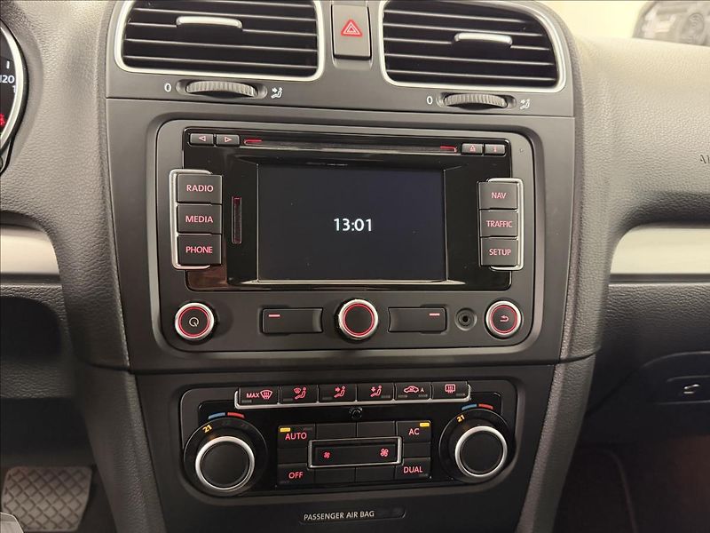 Volkswagen Golf 1,6 TDi 77 KW DSG NAVI PDC - fotka 18 z 31