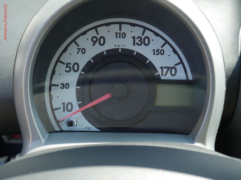 Peugeot 107 (2009) 1.0i - fotka 11 z 13