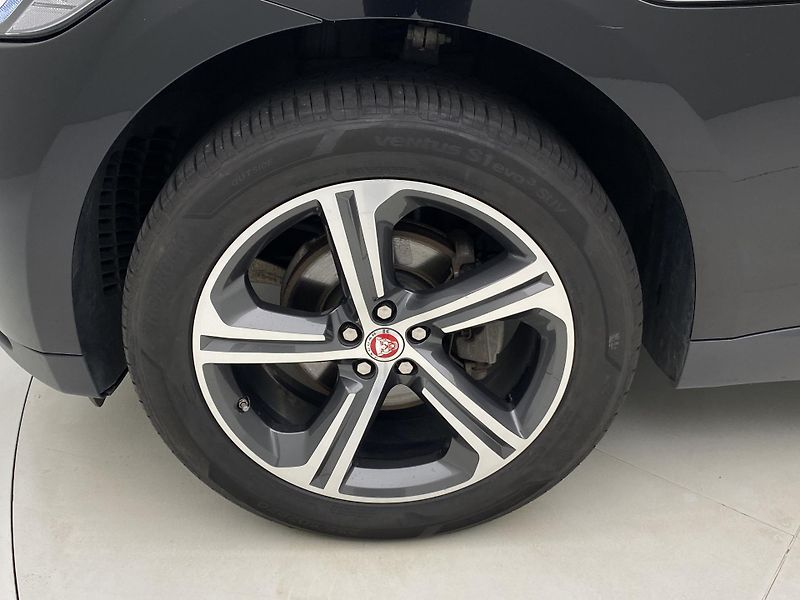 Jaguar F-Pace 25t AWD AUT  - fotka 29 z 38