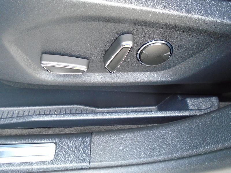 Ford Galaxy 2.0EcoBlue 140kW 8AT Titanium - fotka 22 z 48
