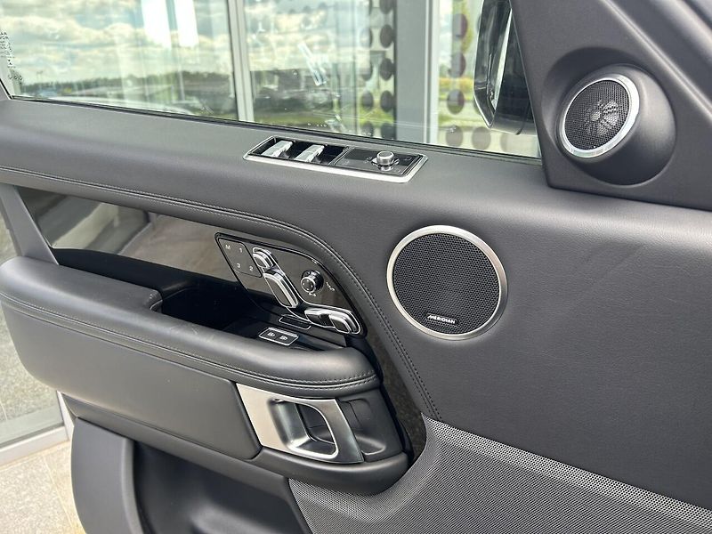 Land Rover Range Rover VOGUE MY 21,5 D300 - fotka 28 z 37