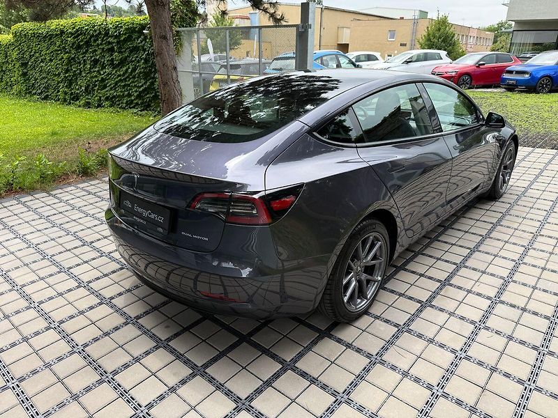 Tesla Model 3 REZERVACE - fotka 39 z 41