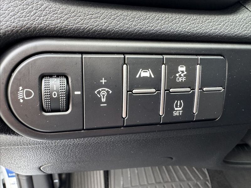 Kia Ceed 1,5 T-GDi Spin DPH 1.maj ČR - fotka 23 z 50