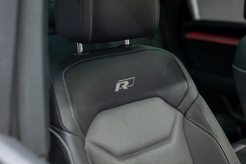 Volkswagen Touareg R-Line 3.0 TDI 210 kW - fotka 30 z 50
