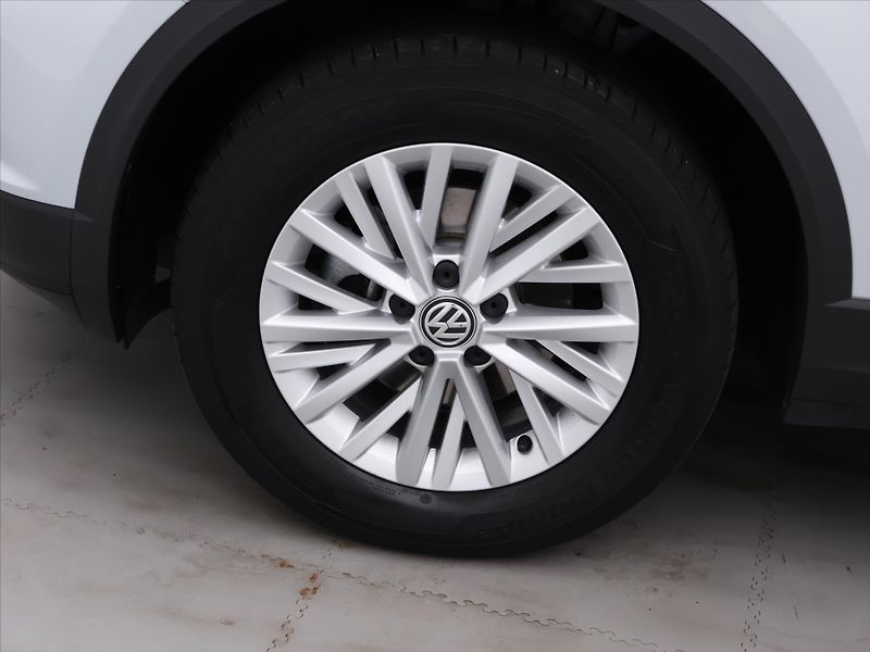 Volkswagen T-Roc 1,5 TSI 110 kW Aut.Klima 1.Maj - fotka 22 z 29