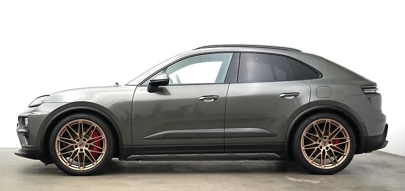 Porsche Macan Turbo GTS Matrix Kamera HuD - fotka 3 z 22