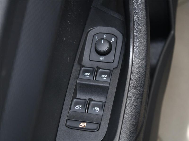 Škoda Karoq 2,0 TDi 110kW DSG 4x4 TZ 62tkm - fotka 15 z 24