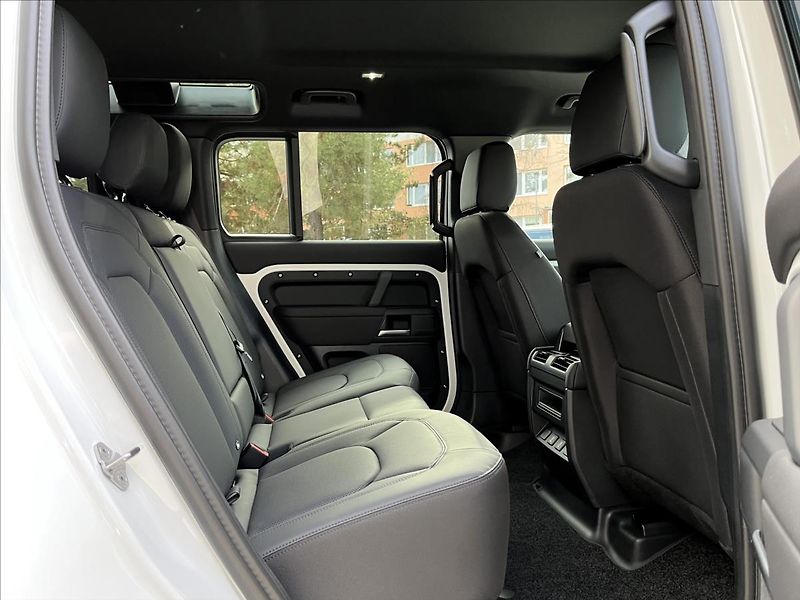 Land Rover Defender (2026) 110 D200 S - fotka 25 z 27