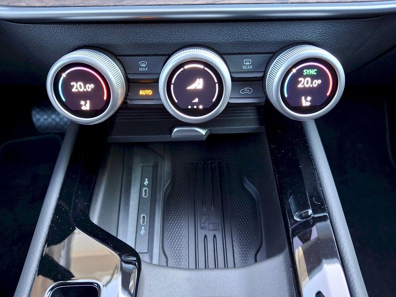 Škoda Superb (2025) Combi iV L&K DSG 1,5TSi 150kW - fotka 30 z 35