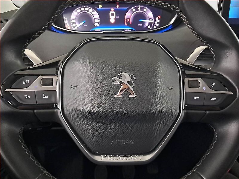 Peugeot 3008 (2022) 1.2 PureTech - fotka 16 z 22