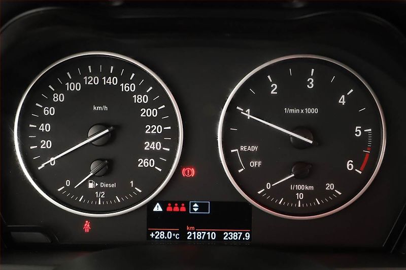 BMW Řada 1 (2015) 116d, Tempomat, Park. senzory - fotka 9 z 13