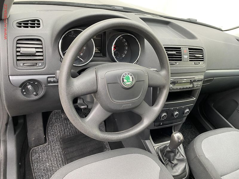 Škoda Yeti (2012) 1.2 TSi, AC, výhřev sed - fotka 12 z 16