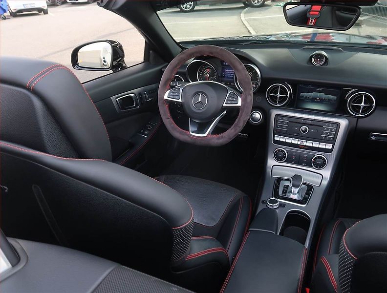 Mercedes-Benz SLC (2019) 300, Automat,180KW,Full Led - fotka 7 z 23