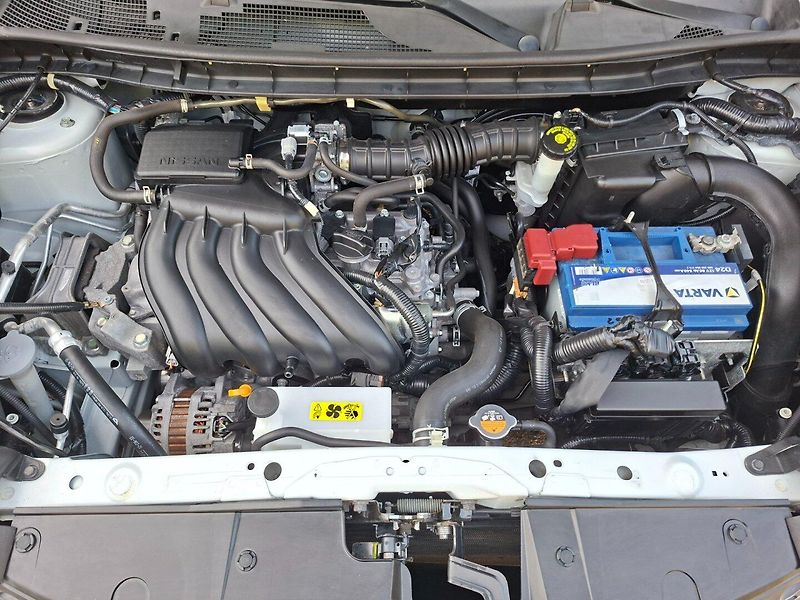 Nissan Juke (2012) 1.6i 86kW MAN -PARK.SENZORY - fotka 25 z 31