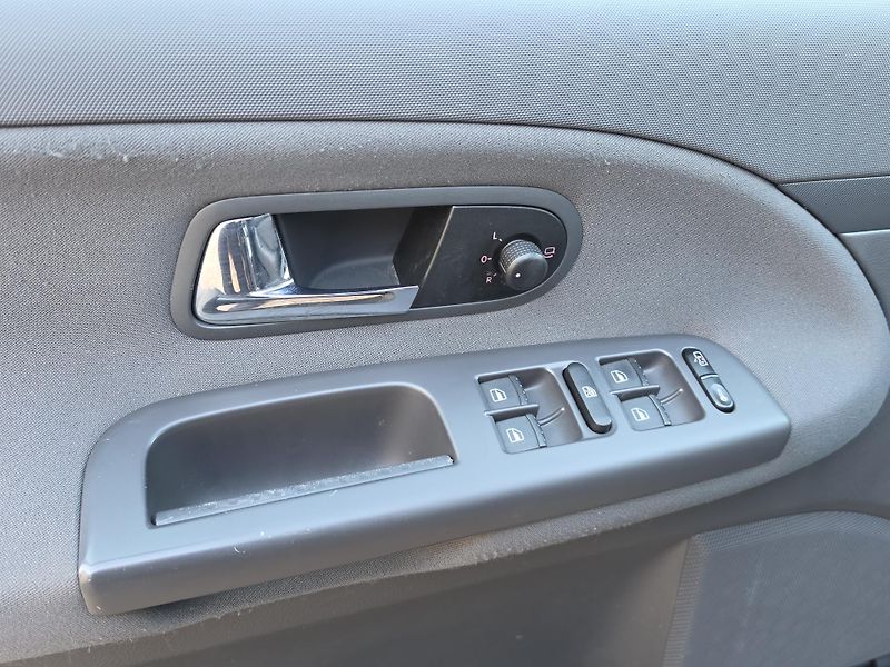 Seat Alhambra 2.0TDi 140PS REFERENCE*2xSADA* - fotka 9 z 46
