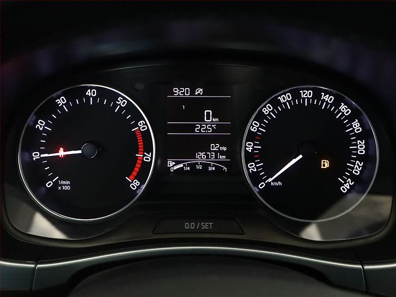 Škoda Fabia (2017) Ambition 1.0 TSI, Tempomat - fotka 9 z 14