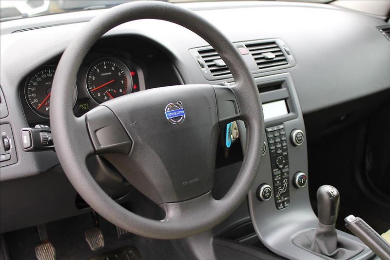 Volvo S40 2,4 i  NOVÉ V ČR,SERVIS - fotka 16 z 27