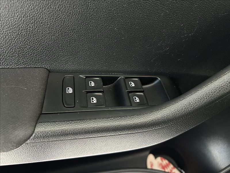 Škoda Fabia 1,2   TSI 81kW,SERVISKA,STYLE - fotka 10 z 28