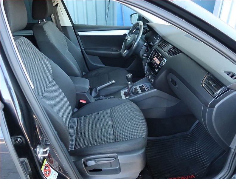 Škoda Octavia (2013) 1.4 TSI, Xenony, Tempomat - fotka 9 z 18