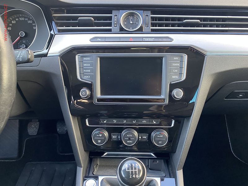 Volkswagen Passat (2015) 2.0 TDi, Highline, LED, navi - fotka 12 z 20