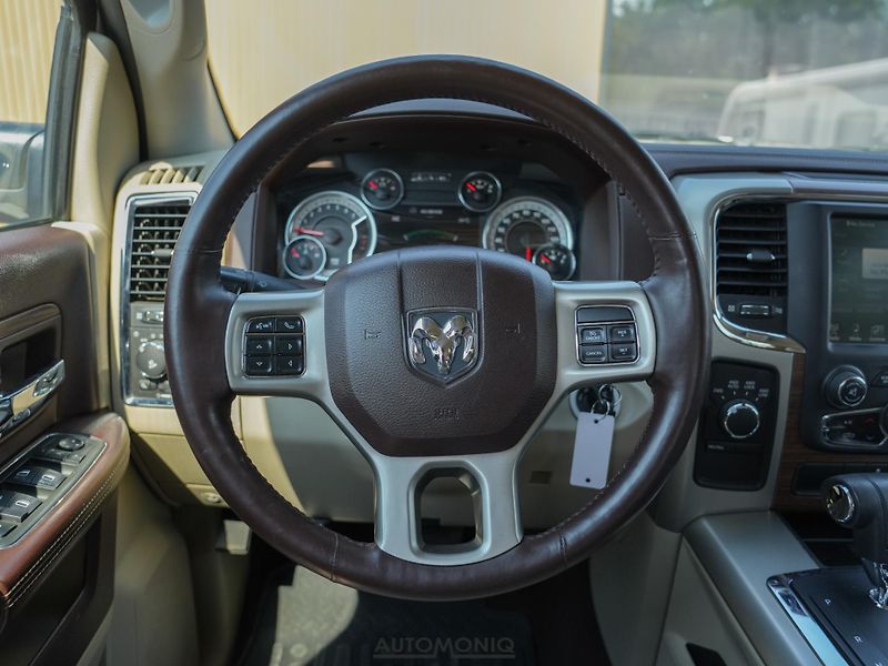 Dodge RAM 1500 (2013) 5.7 Hemi Quadcab LoneStar - fotka 11 z 21