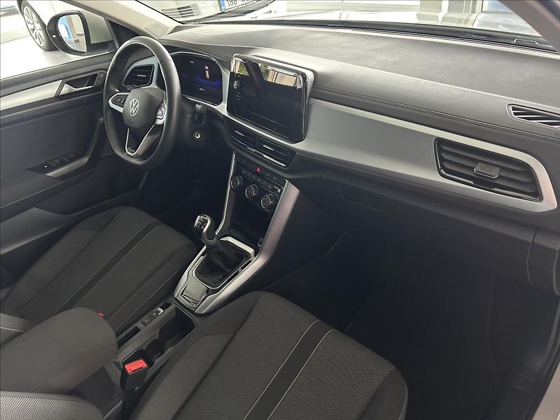 Volkswagen T-Roc 1,0   TSI 85kW,LIFE,1.MAJITEL - fotka 9 z 26