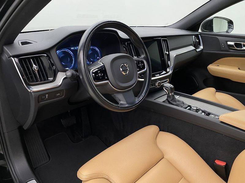 Volvo V60 D4 AWD INSCRIPTION AUT - fotka 4 z 46