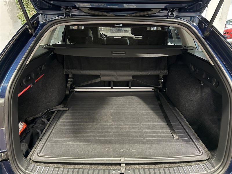 Škoda Octavia 2,0   TDI SCOUT 4X4 110KW HEAD - fotka 27 z 37