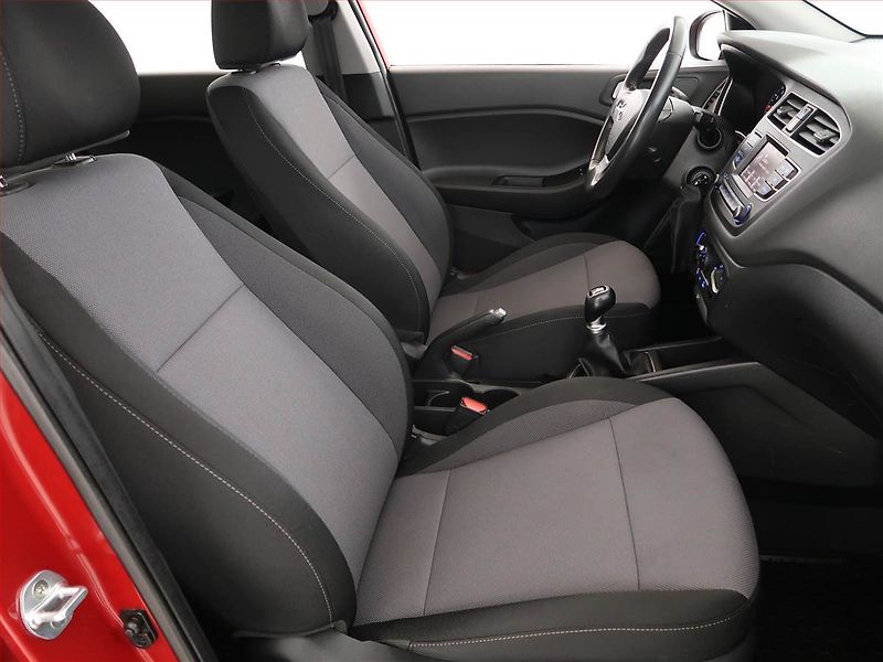 Hyundai i20 (2019) 1.2 - fotka 9 z 15