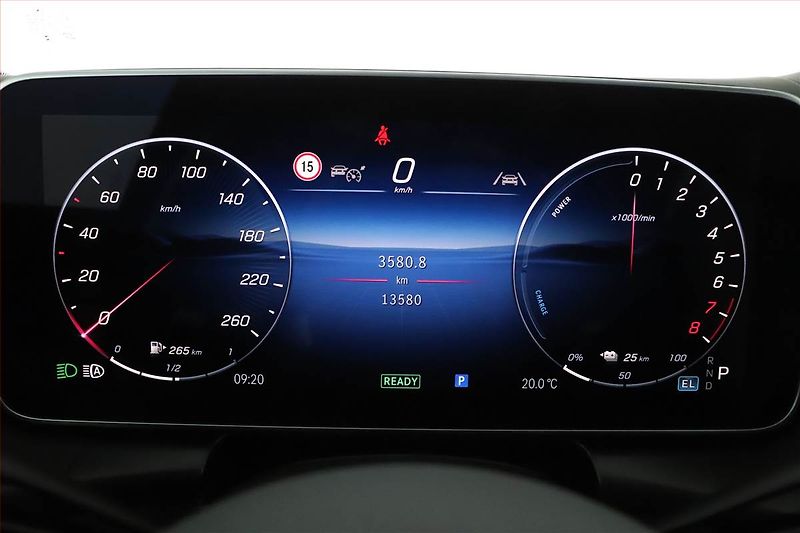 Mercedes-Benz GLC (2025) 300 e 4MATIC, AMG Line - fotka 8 z 22