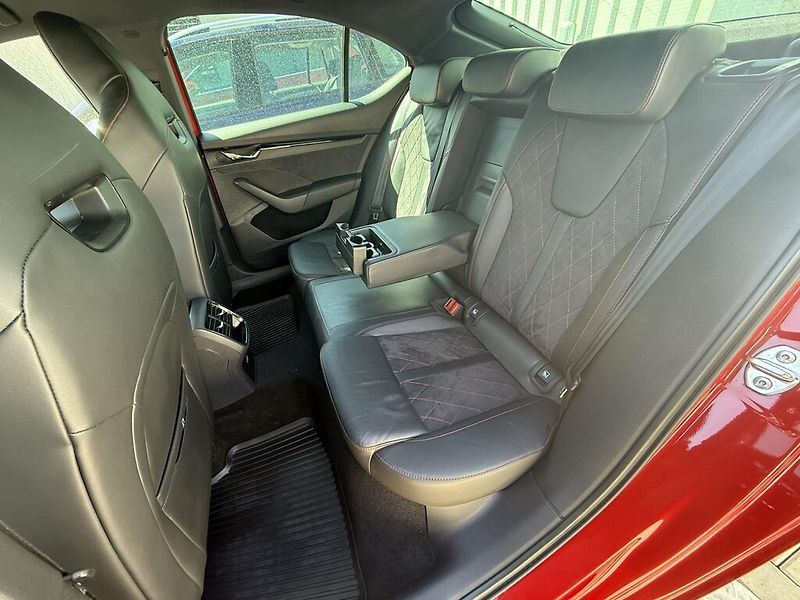 Škoda Octavia DSG 2,0 TSi 180 kW RS - fotka 20 z 24