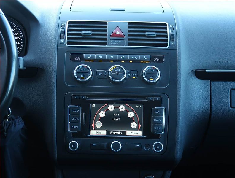 Volkswagen Touran (2013) 1.6 TDI, Tempomat - fotka 12 z 21